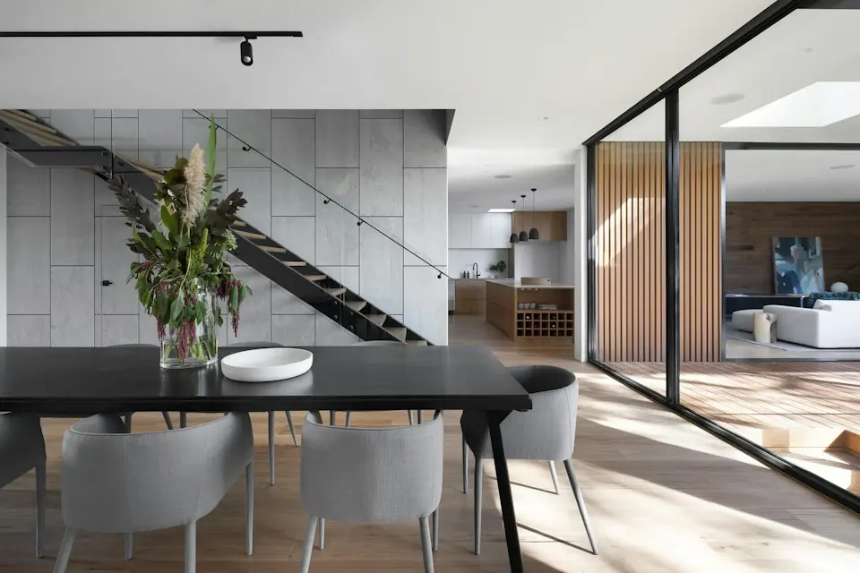 Intérieur contemporain lumineux
